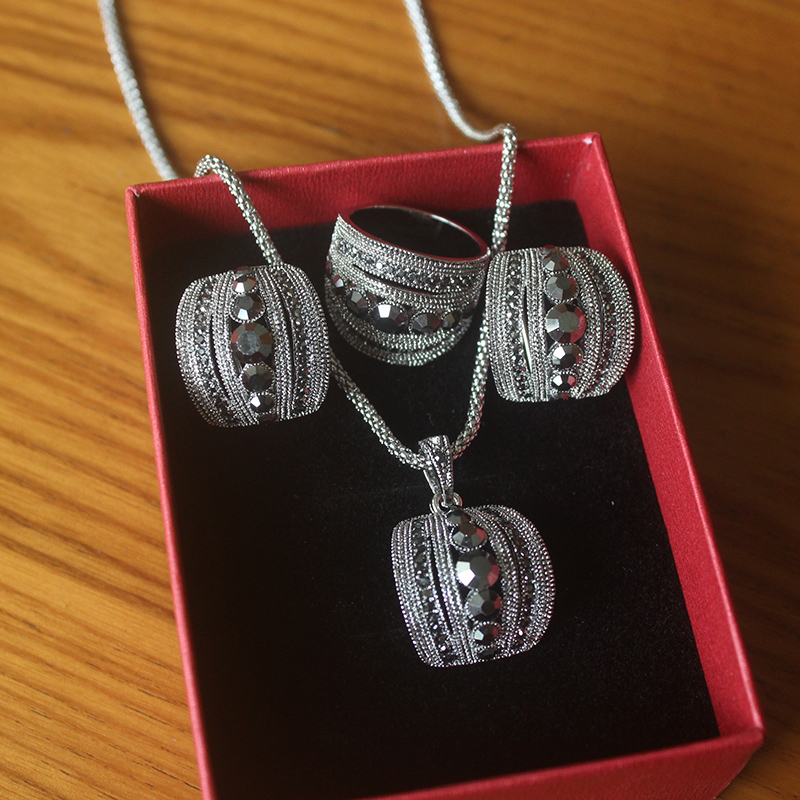 Boyutu 6-10 Vintage Siyah Zirk - Women Jewelry Accessories For Black Dress incelemesi ve fiyatı